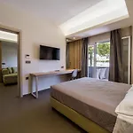 Paradise 4*