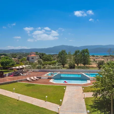 Paradise 4*