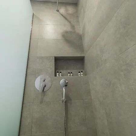 Paradise فندق 4*