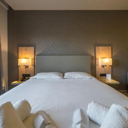 Paradise فندق 4*