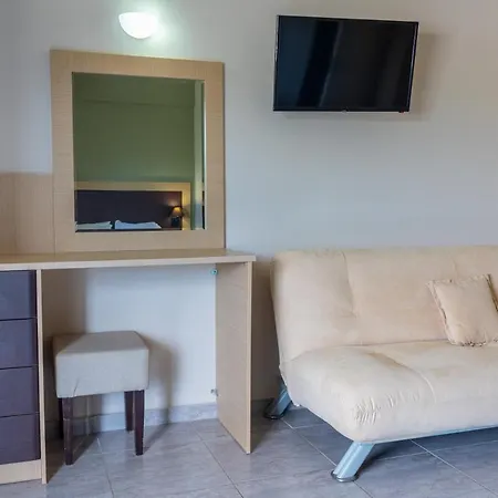 Paradise Hotel Finikounta