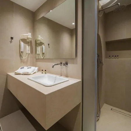 فندق Paradise 4*