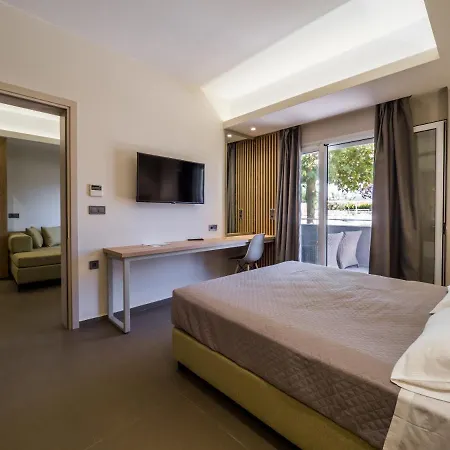 Paradise 4*