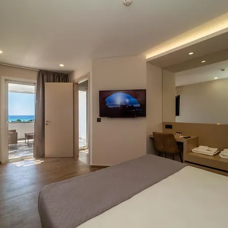 Paradise 4*