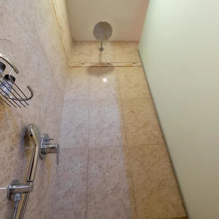 Paradise فندق 4*