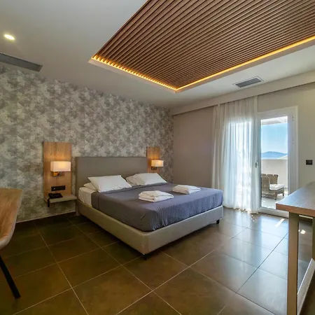 Paradise 4*