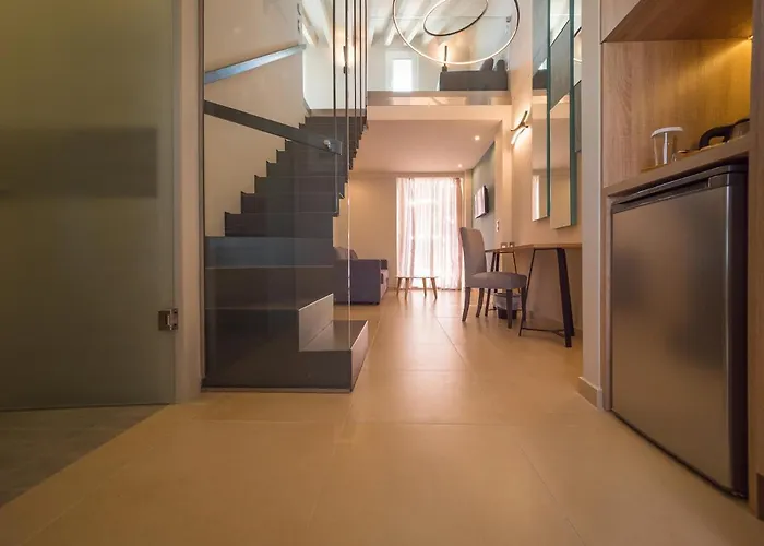 Paradise Hotel Finikounta