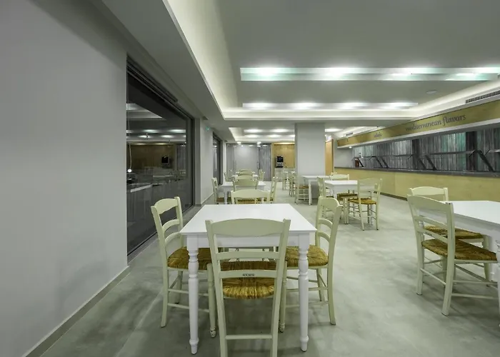 Paradise Hotel Finikounta